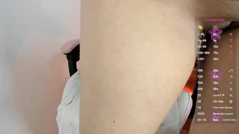 Kendall online show from April 8, 8:22 pm