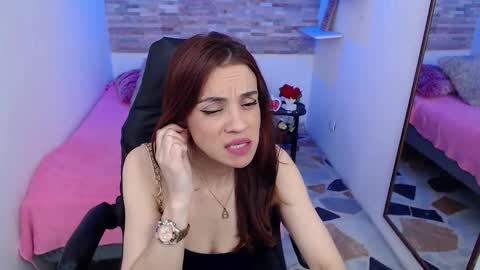 Kendall  online show from November 3, 7:29 pm