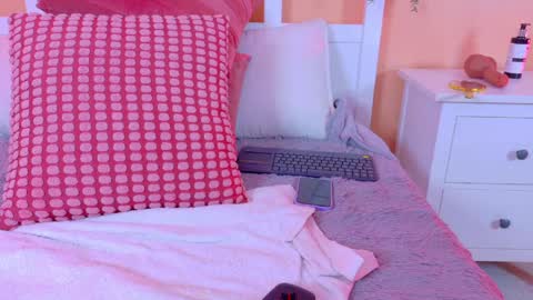   online show from April 4, 1:43 pm