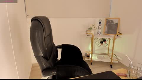 kendra  Benz online show from November 8, 10:15 pm