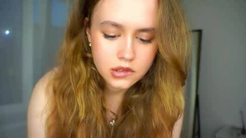Snapshot of kendraedger chatting on September 11, 4:51 pm Kira online show from September 11, 4:51 pm