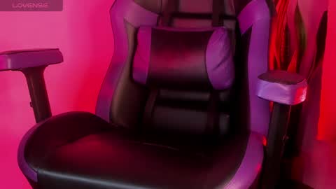 kenia_thompsom01 online show from April 17, 1:51 am