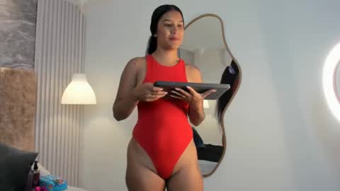 keniathompsonx online show from February 28, 11:03 am