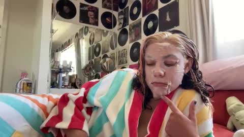 kennibby online show from April 17, 6:54 pm