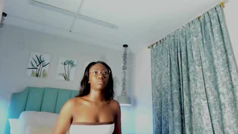 Snapshot of kentha_mitchells chatting on February 27, 10:15 am kentha_mitchells online show from February 27, 10:15 am