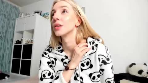 Kenzie online show from October 26, 4:30 am