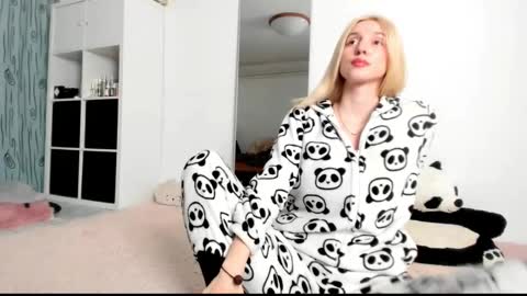 Kenzie online show from March 12, 8:08 am