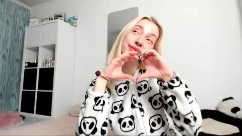 Kenzie online show from February 19, 5:49 am