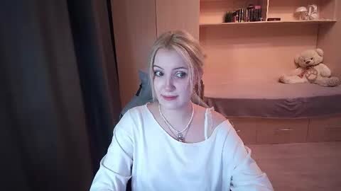 Evelyn online show from July 17, 1:15 pm