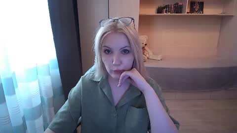 Evelyn online show from July 12, 1:12 pm