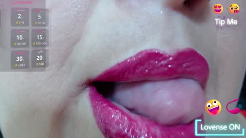 Snapshot of kerly_doll chatting on December 18, 4:28 pm K E R L Y online show from December 18, 4:28 pm