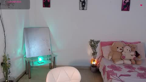 Mia  online show from November 3, 6:12 pm