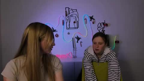 keuli_li online show from January 5, 5:27 pm