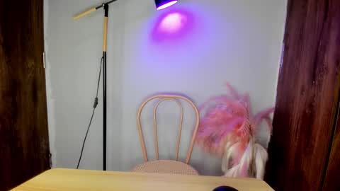 khate_smith online show from March 1, 4:39 pm