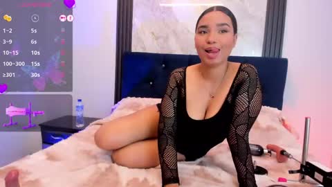 khateandersson online show from May 31, 6:09 pm