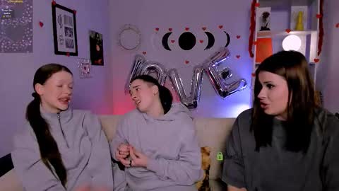 khloebeauty online show from February 10, 8:45 pm