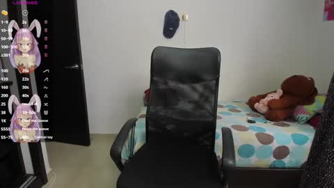 Snapshot of kiara_and_evelyn chatting on December 31, 9:39 pm Evelyn online show from December 31, 9:39 pm