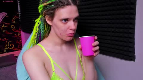 Kiki online show from November 18, 10:05 am