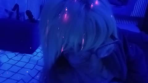 kikilovespartylights online show from November 23, 12:40 pm