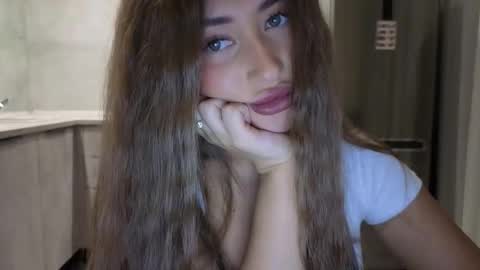 EvaAnna online show from November 3, 8:57 pm