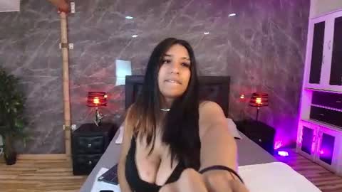 kim_noir online show from July 17, 1:26 pm