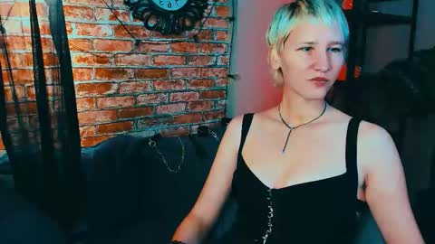 Snapshot of kim_waite chatting on October 19, 12:29 pm Kim online show from October 19, 12:29 pm