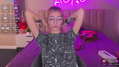 kimberlly_smith online show from November 30, 1:54 am