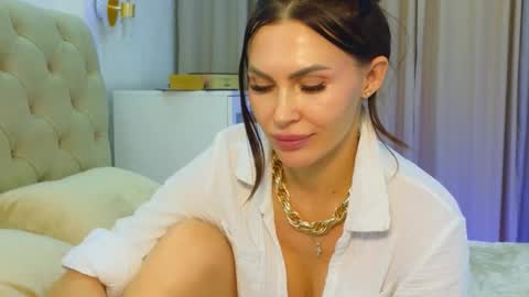 KIm online show from December 5, 6:31 pm