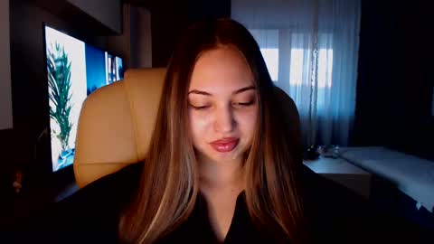 Kim Lee  online show from January 5, 2:30 pm