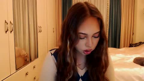 Kim Lee  online show from December 5, 4:55 pm