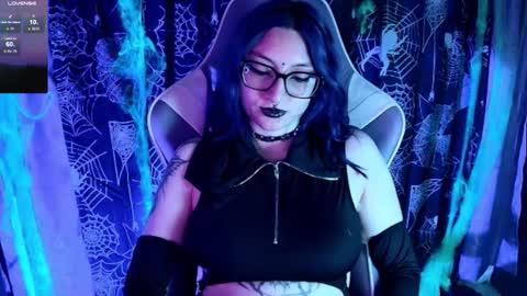 Snapshot of kimlennox_ chatting on October 30, 1:34 pm   online show from October 30, 1:34 pm