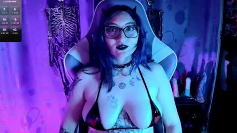   online show from November 6, 4:35 pm