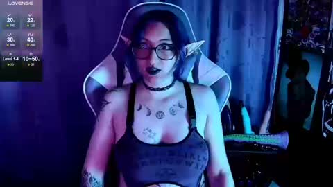 Snapshot of kimlennox_ chatting on September 11, 1:44 pm   online show from September 11, 1:44 pm