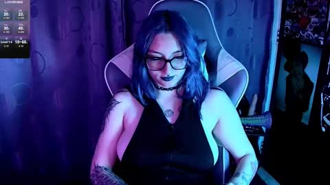 Snapshot of kimlennox_ chatting on October 4, 2:43 pm   online show from October 4, 2:43 pm