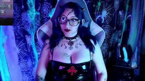 Snapshot of kimlennox_ chatting on October 24, 1:51 pm   online show from October 24, 1:51 pm