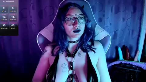 Snapshot of kimlennox_ chatting on September 30, 1:50 pm   online show from September 30, 1:50 pm