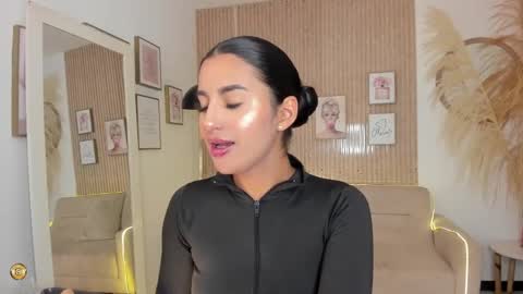 Kim  online show from February 2, 5:04 pm