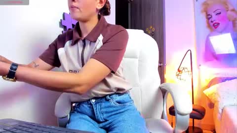 kimmberly_saenz_ online show from January 18, 1:13 am