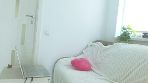 kimmi online show from April 24, 12:30 pm
