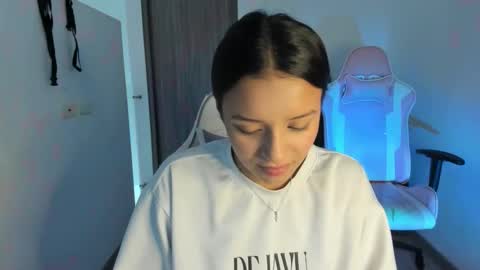 kimmi online show from February 20, 8:20 pm