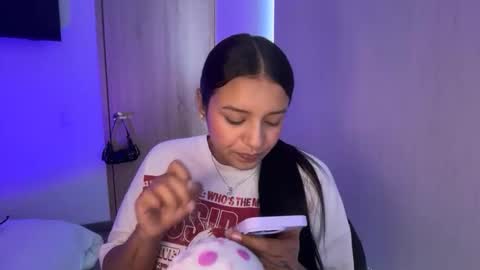 kimmi online show from April 15, 9:37 pm