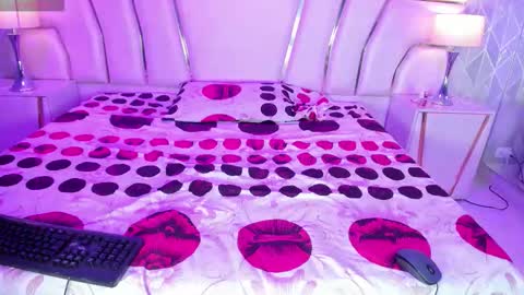 Kim online show from November 25, 9:04 pm