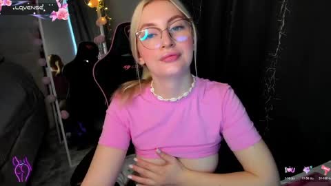 kimmy1_powell online show from April 6, 4:46 am