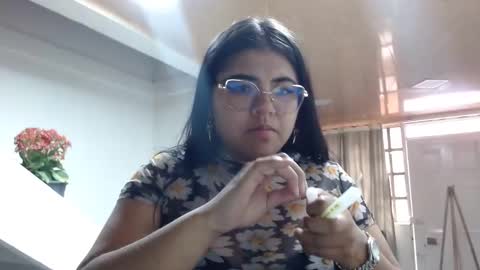 Snapshot of kimmy_kimmy_ chatting on December 3, 7:44 pm Kimmy online show from December 3, 7:44 pm