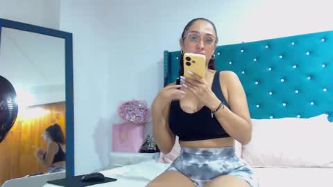 Kim online show from December 22, 3:04 pm