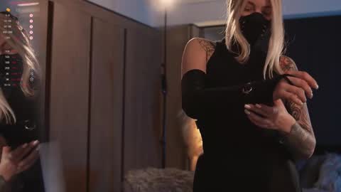 kinkylina_ online show from February 19, 11:17 am