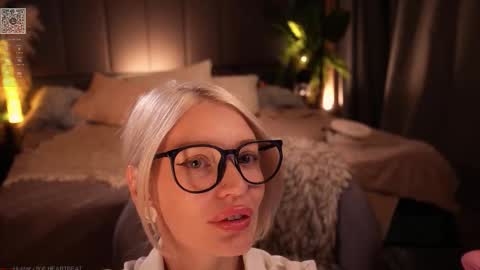 kinkylina_ online show from October 12, 3:03 pm