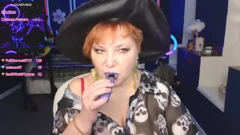 Kira Kennet online show from October 26, 9:10 pm