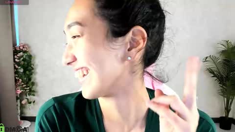 Aura online show from September 26, 3:48 am