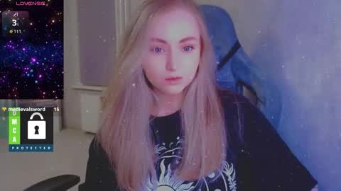 Snapshot of kira_love_sleep chatting on October 30, 3:02 pm you know thumb up me please its important online show from October 30, 3:02 pm